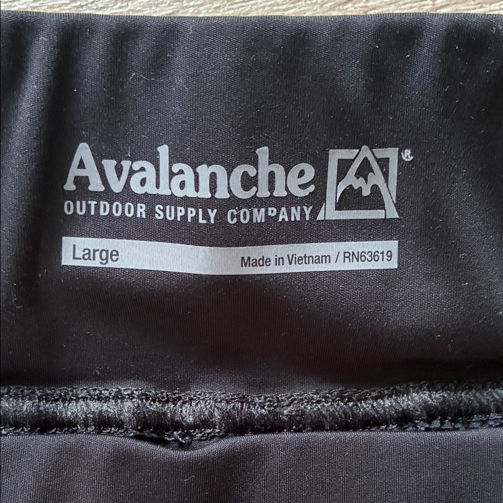 AVALANCHE Black Athletic Shorts Lightweight Performance large - Picture 2 of 6